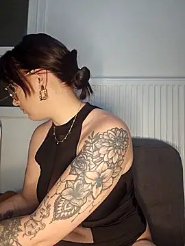 lindsay 33off online show from March 3, 7:20 pm