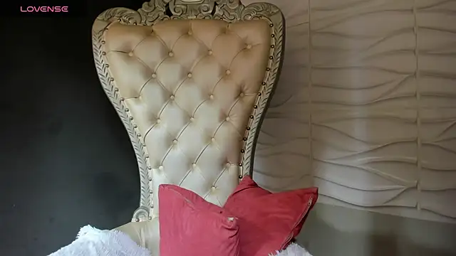 Layla 707 online show from April 17, 8:01 pm