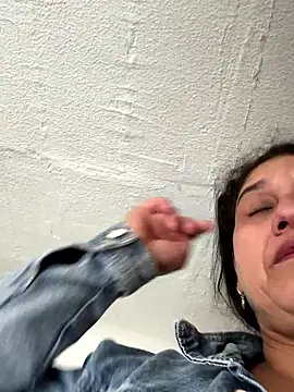 siri duque online show from January 10, 12:18 pm