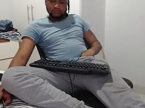 Snapshot of sexybobreezy chatting on February 4, 2:45 pm sexybobreezy online show from February 4, 2:45 pm