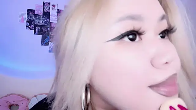 Snapshot of amelia_sunlight chatting on December 4, 4:43 am amelia sunlight online show from December 4, 4:43 am