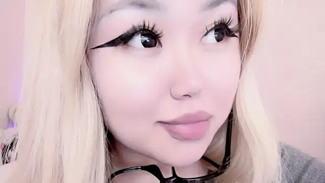 Snapshot of amelia_sunlight chatting on February 22, 3:23 am amelia sunlight online show from February 22, 3:23 am