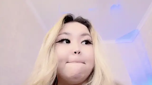 Snapshot of amelia_sunlight chatting on February 27, 3:47 am amelia sunlight online show from February 27, 3:47 am