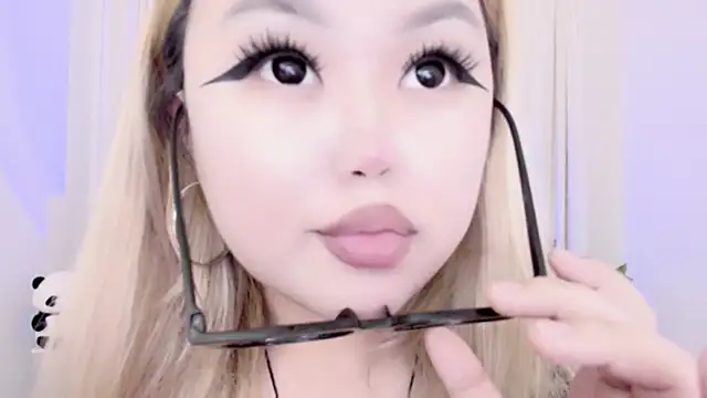 Snapshot of amelia_sunlight chatting on March 13, 2:27 am amelia sunlight online show from March 13, 2:27 am