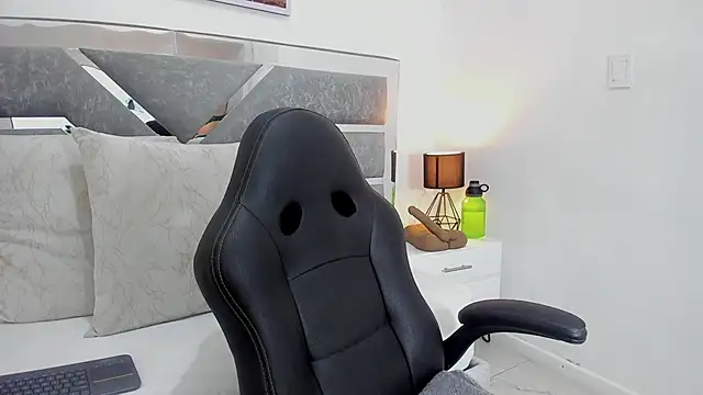 Slut Milf  online show from March 13, 8:59 pm