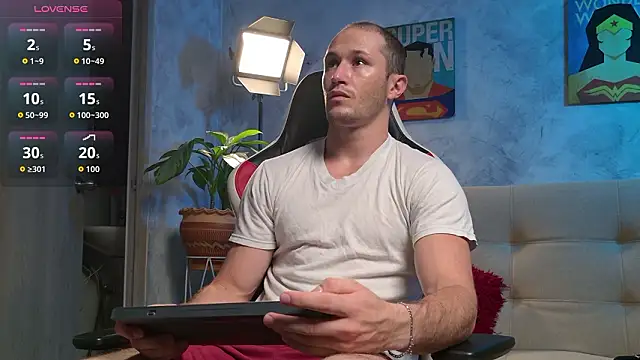 AxelFairchaild online show from February 7, 1:04 pm