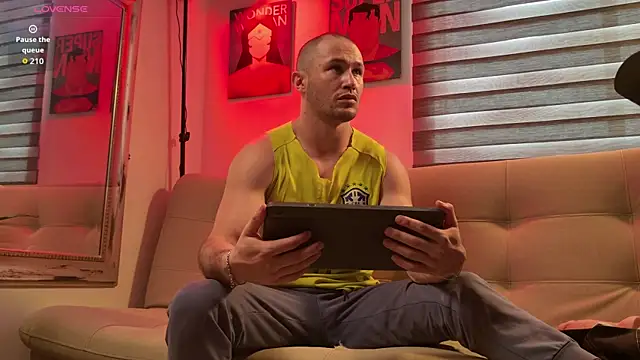 Snapshot of AxelFairchaild chatting on July 1, 1:24 pm AxelFairchaild online show from July 1, 1:24 pm