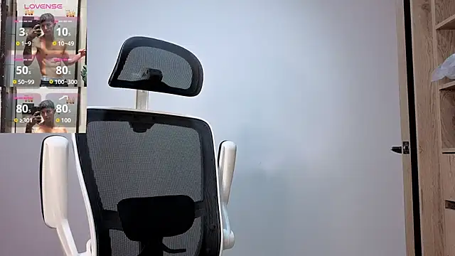 Cristopher23  online show from October 8, 1:25 am