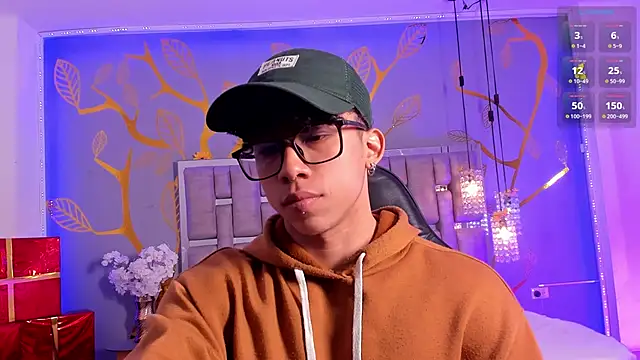 AkazaBoy  online show from December 16, 4:06 am