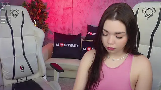 Magnetic Mia  online show from December 17, 3:28 pm