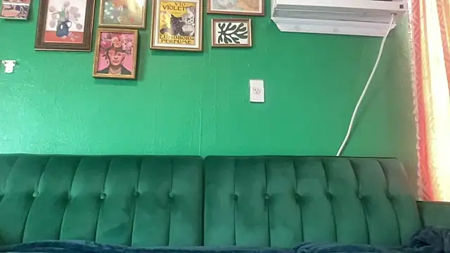 BaileyBaird online show from December 11, 4:31 pm