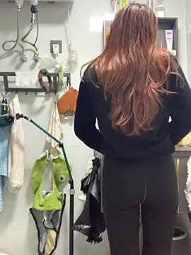 Snapshot of Aimeil chatting on December 22, 3:31 pm Aimeil online show from December 22, 3:31 pm