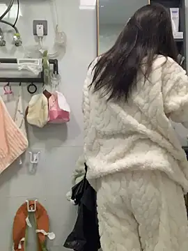 Snapshot of Aimeil chatting on January 10, 7:32 am Aimeil online show from January 10, 7:32 am