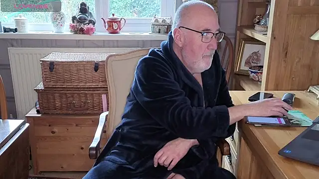 Adamdaddybear online show from February 9, 2:21 pm