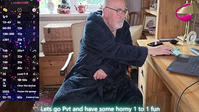 Adamdaddybear online show from April 4, 7:28 am