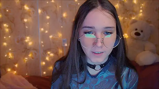 fluffy kitty  online show from February 26, 7:57 pm