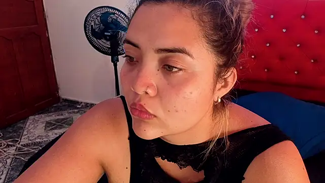 Snapshot of Agatha_humidity chatting on June 21, 2:30 pm Agatha humidity online show from June 21, 2:30 pm