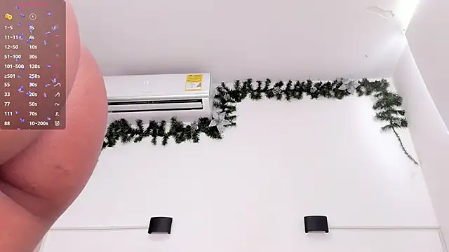 Snapshot of emma_curlsss chatting on December 19, 1:51 pm emma curlsss online show from December 19, 1:51 pm