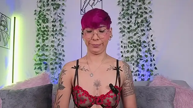 MiaMorgan  online show from April 6, 2:07 pm