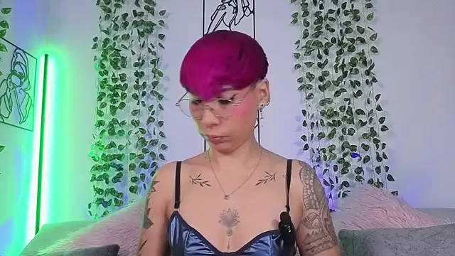 MiaMorgan  online show from April 12, 3:50 pm