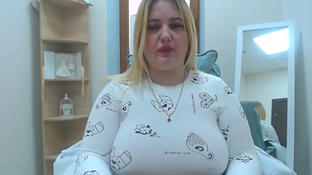 Snapshot of Doliss chatting on February 4, 7:36 am Doliss online show from February 4, 7:36 am