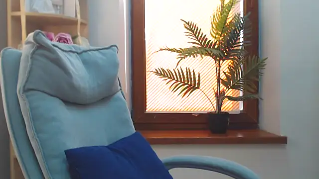 Snapshot of Doliss chatting on February 24, 7:39 am Doliss online show from February 24, 7:39 am