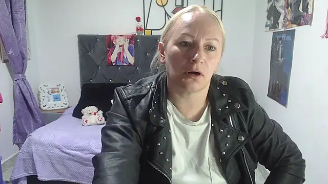 emperabigbootybigass online show from June 4, 12:33 pm