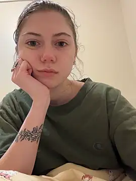 Snapshot of emilycoco chatting on February 20, 4:42 am emilycoco online show from February 20, 4:42 am