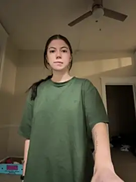 Snapshot of emilycoco chatting on February 21, 12:55 am emilycoco online show from February 21, 12:55 am