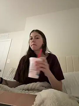 Snapshot of emilycoco chatting on March 16, 3:56 am emilycoco online show from March 16, 3:56 am