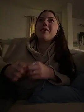 Snapshot of emilycoco chatting on March 21, 3:22 am emilycoco online show from March 21, 3:22 am