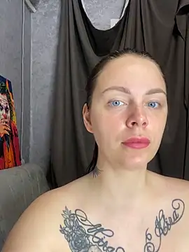 Lola Hale online show from May 3, 6:03 pm