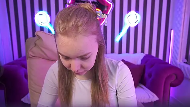 EmilySunshineS online show from April 17, 6:27 am