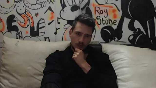 roystonee01 online show from January 6, 10:19 am