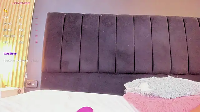 sweetsofia18 online show from January 16, 11:20 pm