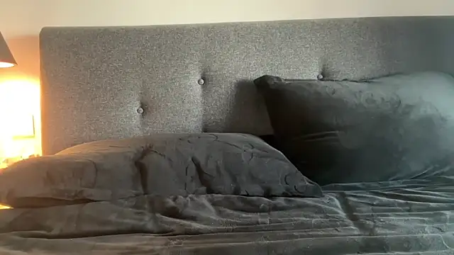 Leylah Linda online show from February 25, 9:30 am