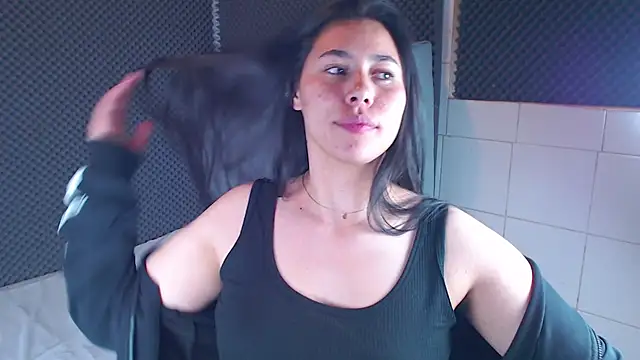 Snapshot of _joy_yva chatting on December 18, 1:55 am joy yva online show from December 18, 1:55 am