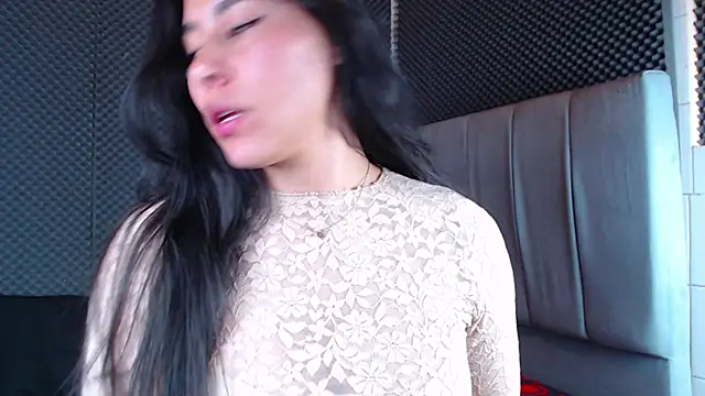 Snapshot of _joy_yva chatting on December 20, 10:17 pm joy yva online show from December 20, 10:17 pm