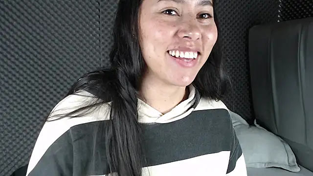 Snapshot of _joy_yva chatting on January 7, 10:01 pm joy yva online show from January 7, 10:01 pm