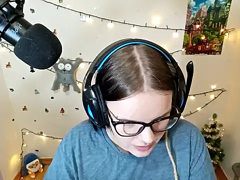 DivaMarisa online show from December 23, 4:50 pm