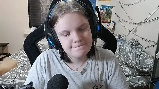 DivaMarisa online show from March 12, 11:20 am