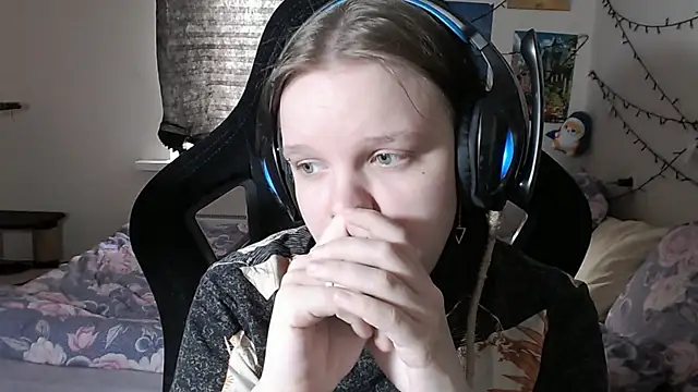 DivaMarisa online show from March 16, 9:16 am