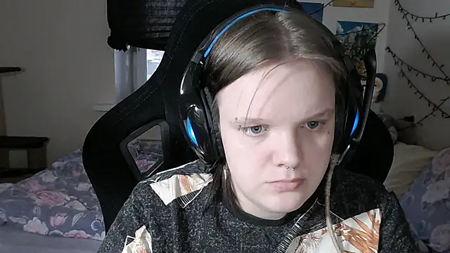 DivaMarisa online show from March 16, 12:22 pm