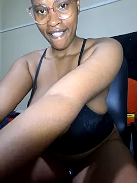 Snapshot of sexy_boobs97 chatting on April 23, 4:57 am sexy boobs97 online show from April 23, 4:57 am