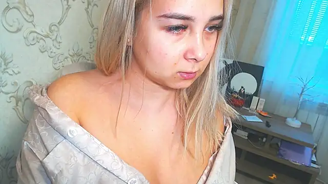 DolphinDreams online show from January 18, 10:52 am