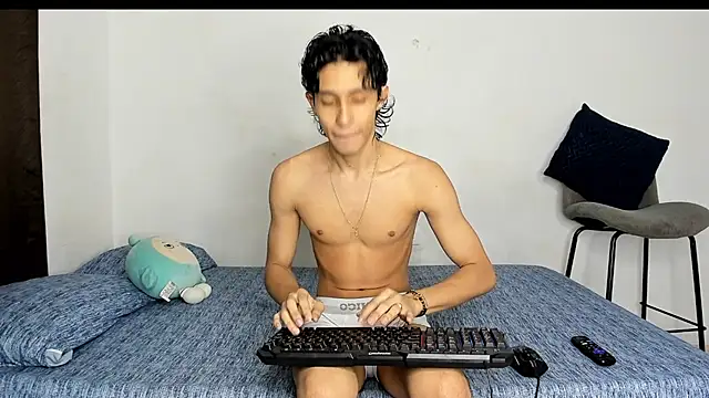 Snapshot of evanscollins chatting on January 11, 9:42 pm evanscollins online show from January 11, 9:42 pm