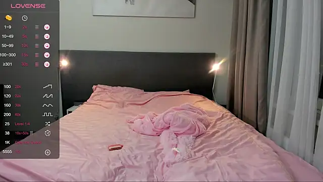 jesssicamooon online show from September 23, 6:55 pm