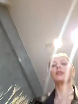 Diamond Bunny  online show from March 13, 3:07 pm