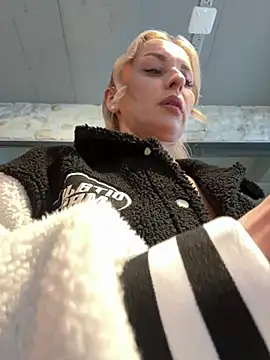 Diamond Bunny  online show from April 16, 3:13 pm