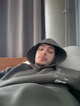 Snapshot of youssef00711 chatting on February 27, 11:41 am youssef00711 online show from February 27, 11:41 am